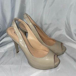 Tan guess peep toe pumps